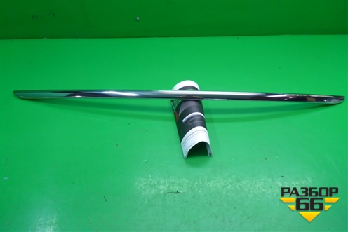 Накладка двери багажника (новая) (5E5064711A) для Skoda Octavia (A7) с 2013г (Октавия)