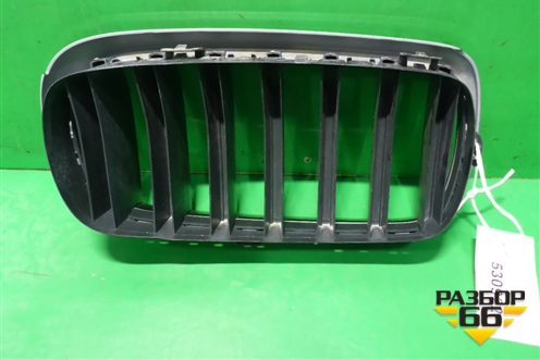 Решетка радиатора левая (7316075) для BMW X5 F15 с 2013г (Х5 Ф15)