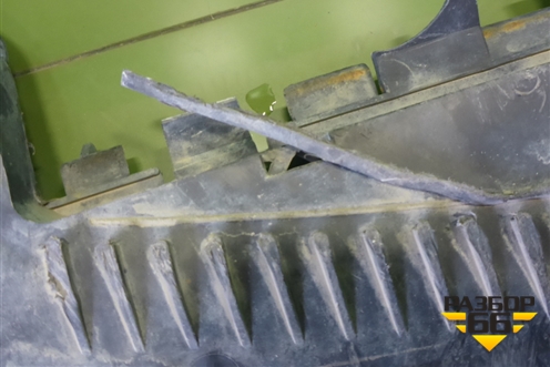 Пыльник переднего бампера центральный (30744925) для Volvo S40 с 2004-2012г (C40)