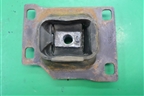 Опора КПП левая (АКПП 2.0л) (3S417M121AA) для Ford Focus 1 с 1998-2004г (Фокус)