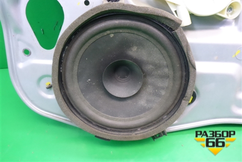 Стеклоподъёмник электрический передний правый (8679081) для Volvo S40 с 2004-2012г (C40)