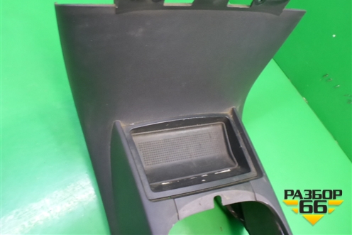 Подлокотник (8687408) для Volvo S40 с 2004-2012г (C40)