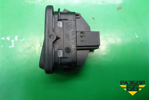 Кнопка центрального замка (левая) (30669958) для Volvo S40 с 2004-2012г (C40)