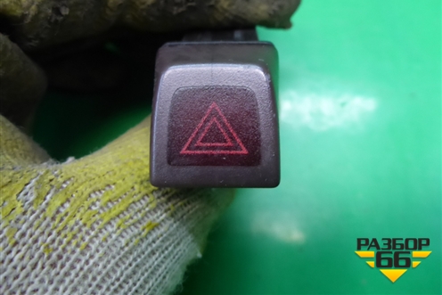 Кнопка аварийной сигнализации (8651399) для Volvo S40 с 2004-2012г (C40)
