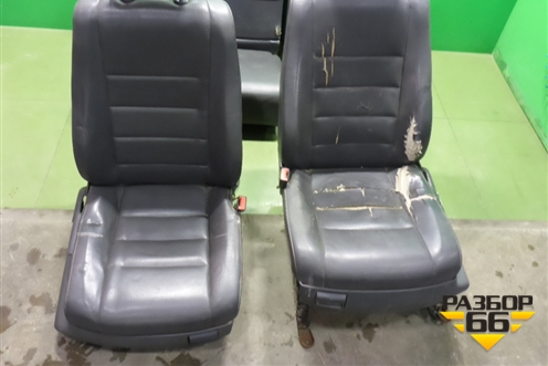 Сиденья комплект (с AIR BAG подогрев) для Volkswagen Touareg c 2002-2010г (Туарег)