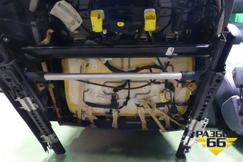 Сиденья комплект (с AIR BAG подогрев) для Volkswagen Touareg c 2002-2010г (Туарег)