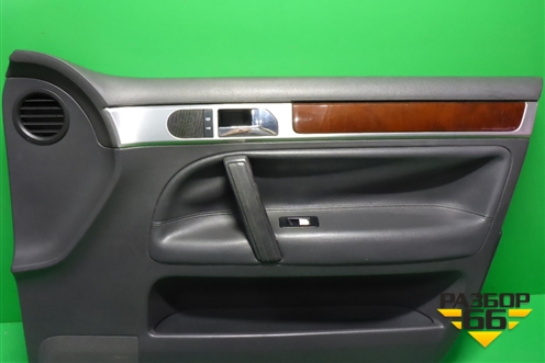 Обшивка двери передней правой под электрику (7L6867012) для Volkswagen Touareg c 2002-2010г (Туарег)