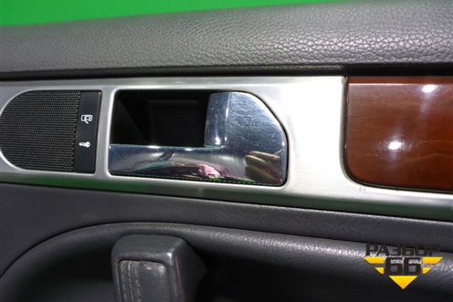 Обшивка двери передней правой под электрику (7L6867012) для Volkswagen Touareg c 2002-2010г (Туарег)