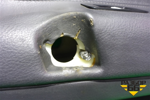 Обшивка двери передней правой под электрику (7L6867012) для Volkswagen Touareg c 2002-2010г (Туарег)