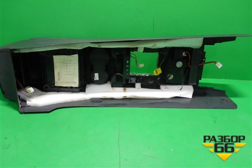 Подлокотник (7L6863243K) для Volkswagen Touareg c 2002-2010г (Туарег)