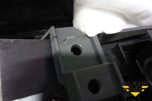 Подлокотник (7L6863243K) для Volkswagen Touareg c 2002-2010г (Туарег)