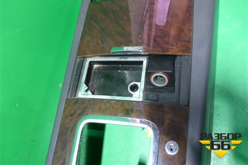 Подлокотник (7L6863243K) для Volkswagen Touareg c 2002-2010г (Туарег)