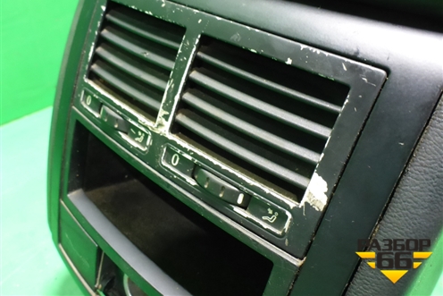 Подлокотник (7L6863243K) для Volkswagen Touareg c 2002-2010г (Туарег)