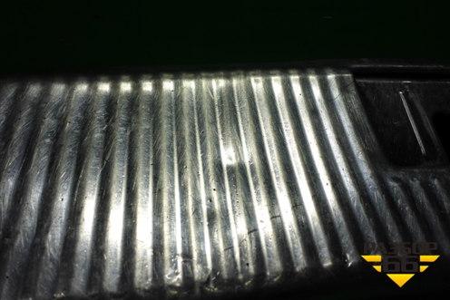 Обшивка багажника на заднюю панель (7L6863459) для Volkswagen Touareg c 2002-2010г (Туарег)