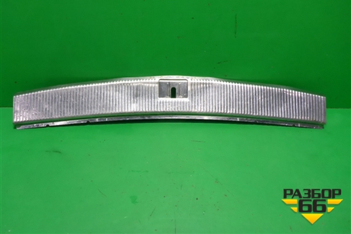 Обшивка багажника на заднюю панель (7L6863459) для Volkswagen Touareg c 2002-2010г (Туарег)