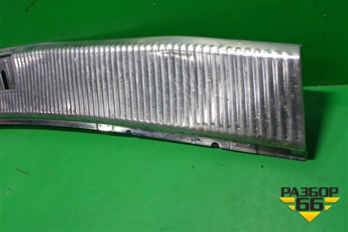 Обшивка багажника на заднюю панель (7L6863459) для Volkswagen Touareg c 2002-2010г (Туарег)