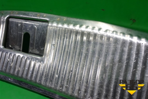 Обшивка багажника на заднюю панель (7L6863459) для Volkswagen Touareg c 2002-2010г (Туарег)