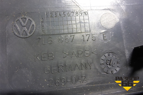 Накладка на торпедо (боковая левая) (7L6857175) для Volkswagen Touareg c 2002-2010г (Туарег)