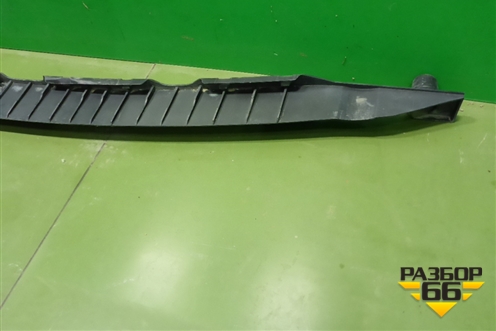 Кронштейн заднего бампера центральный (7L6807863) для Volkswagen Touareg c 2002-2010г (Туарег)