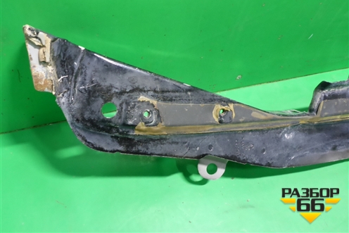 Кронштейн переднего крыла правый (7L6805176D) для Volkswagen Touareg c 2002-2010г (Туарег)