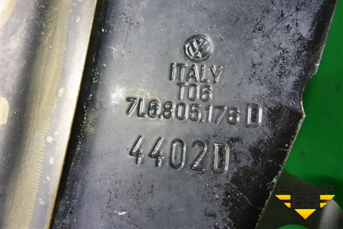 Кронштейн переднего крыла правый (7L6805176D) для Volkswagen Touareg c 2002-2010г (Туарег)