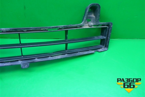 Решетка в передний бампер правая (после 2015г) (5311260210) для Toyota Land Cruiser (200) с 2008г (Ленд Крузер)