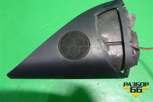 Накладка двери передней левой уголок (7L6837993) для Volkswagen Touareg c 2002-2010г (Туарег)