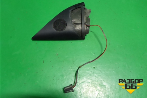 Накладка двери передней левой уголок (7L6837993) для Volkswagen Touareg c 2002-2010г (Туарег)