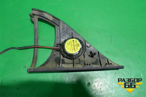 Накладка двери передней левой уголок (7L6837993) для Volkswagen Touareg c 2002-2010г (Туарег)