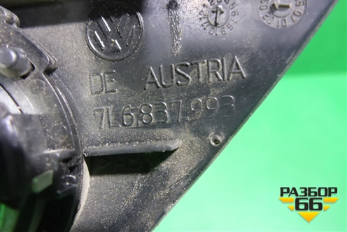 Накладка двери передней левой уголок (7L6837993) для Volkswagen Touareg c 2002-2010г (Туарег)