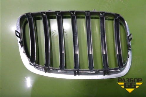 Решетка радиатора левая для BMW X5 E70 с 2007-2013г (Х5 Е70)