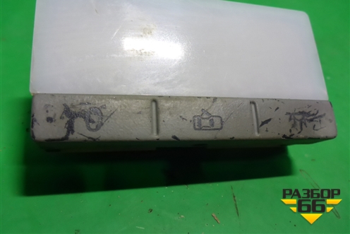 Плафон салонный задний (7L6947291B) для Volkswagen Touareg c 2002-2010г (Туарег)