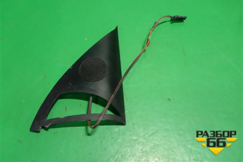 Накладка двери передней правой уголок (7L6837994) для Volkswagen Touareg c 2002-2010г (Туарег)