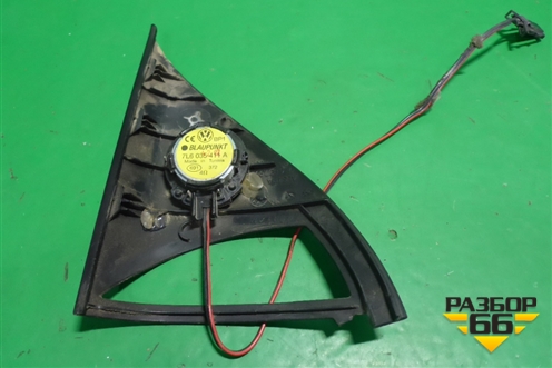 Накладка двери передней правой уголок (7L6837994) для Volkswagen Touareg c 2002-2010г (Туарег)