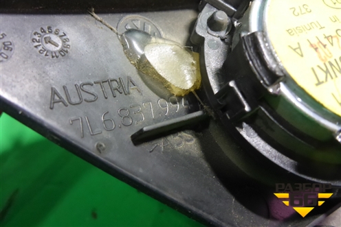 Накладка двери передней правой уголок (7L6837994) для Volkswagen Touareg c 2002-2010г (Туарег)