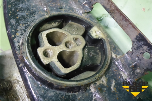 Траверса КПП (7L0399227C) для Volkswagen Touareg c 2002-2010г (Туарег)