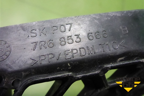 Решетка в передний бампер правая (после 2006г) (7L6853666B) для Volkswagen Touareg c 2002-2010г (Туарег)