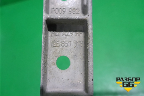 Рамка магнитолы (7L6857318) для Volkswagen Touareg c 2002-2010г (Туарег)