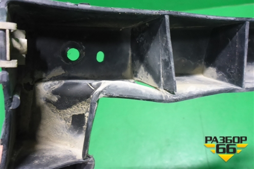 Кронштейн заднего бампера левый (под фонарь) (7L6807861) для Volkswagen Touareg c 2002-2010г (Туарег)