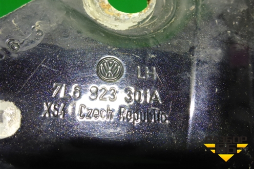 Петля капота левая (7L6823301A) для Volkswagen Touareg c 2002-2010г (Туарег)