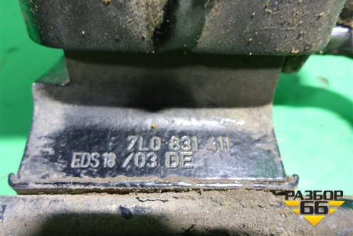 Петля двери передней левой нижняя (7L0831411) для Volkswagen Touareg c 2002-2010г (Туарег)