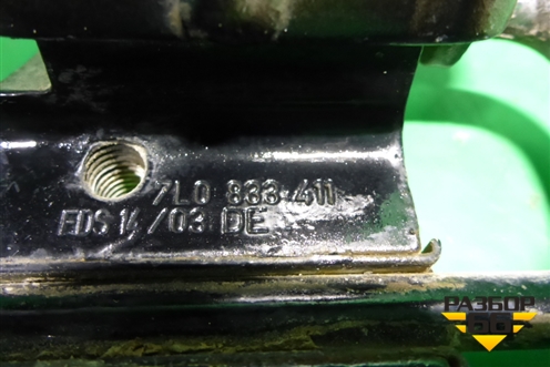 Петля двери задней левой нижняя (7L0833411) для Volkswagen Touareg c 2002-2010г (Туарег)