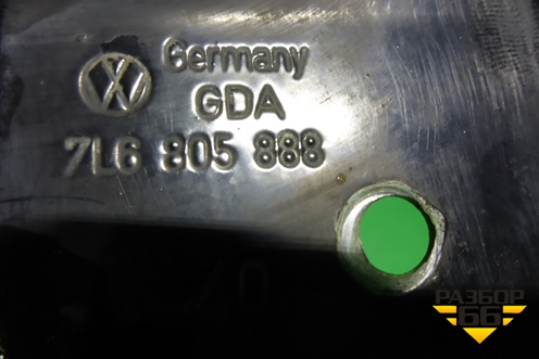 Кронштейн амортизатора капота правый (7L6805888) для Volkswagen Touareg c 2002-2010г (Туарег)