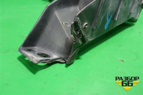 Кронштейн заднего бампера правый (под фонарь) (7L6807862) для Volkswagen Touareg c 2002-2010г (Туарег)