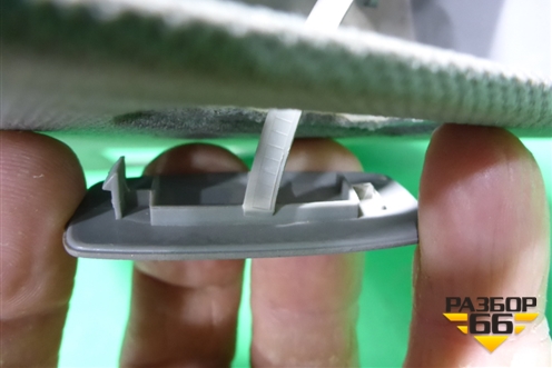 Обшивка стойки задняя верхняя правая (передняя часть) (7L6867242) для Volkswagen Touareg c 2002-2010г (Туарег)