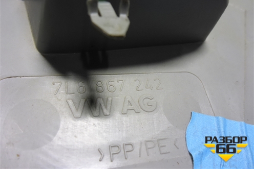 Обшивка стойки задняя верхняя правая (передняя часть) (7L6867242) для Volkswagen Touareg c 2002-2010г (Туарег)