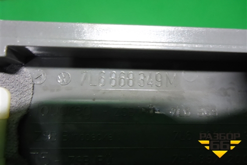 Плафон салонный передний (под люк) (7L6868349M) для Volkswagen Touareg c 2002-2010г (Туарег)