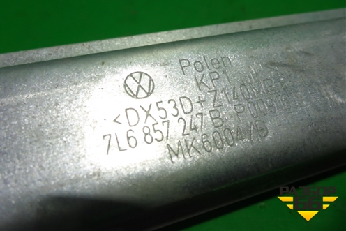 Кронштейн (пластина контрящая под торпедо) (7L6857247B) для Volkswagen Touareg c 2002-2010г (Туарег)