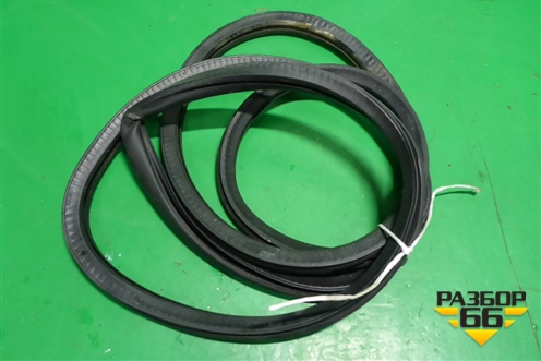 Уплотнитель двери задней правой для Volkswagen Touareg c 2002-2010г (Туарег)