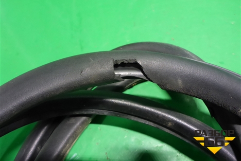 Уплотнитель двери задней левой для Volkswagen Touareg c 2002-2010г (Туарег)